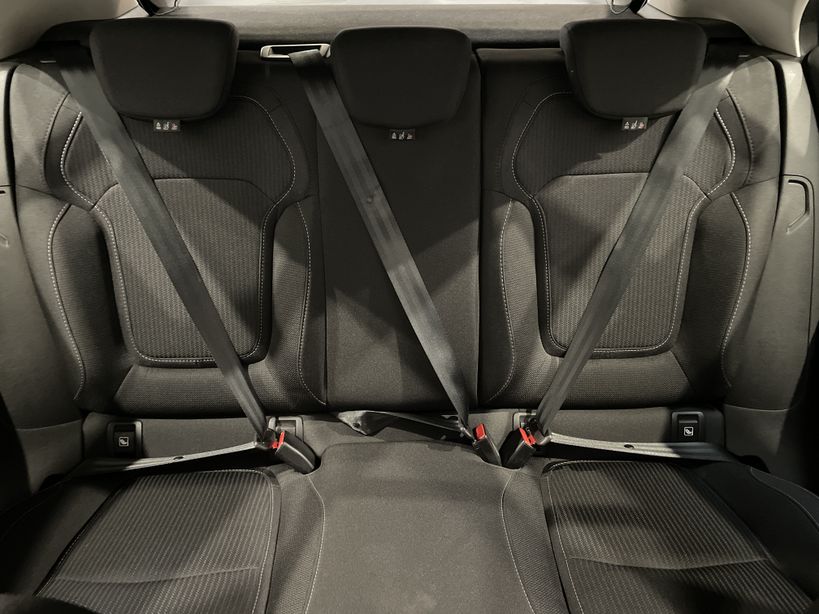 RENAULT MEGANE IV BERLINE 2021 - Photo n°12