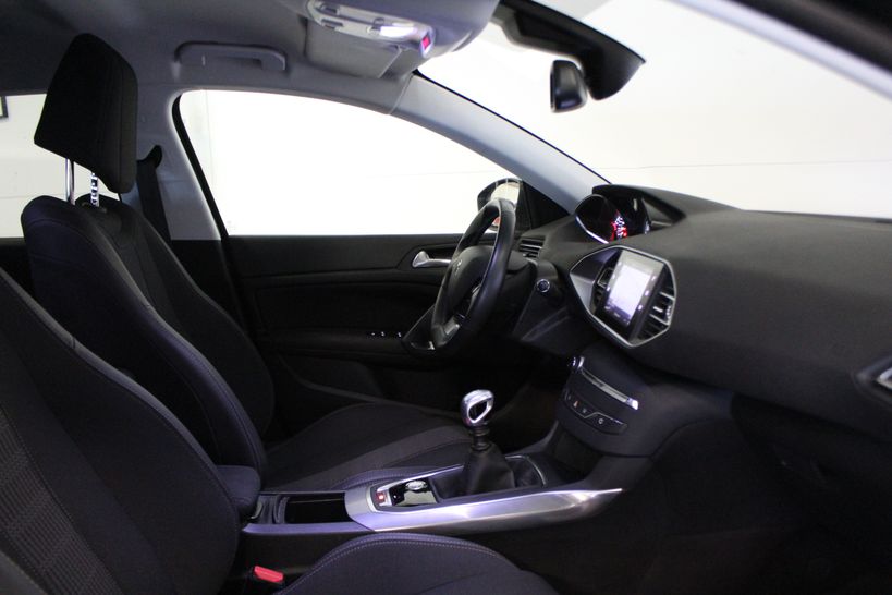 PEUGEOT 308 SW 2018 - Photo n°16
