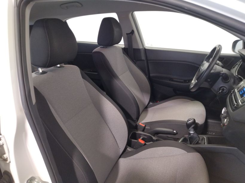 HYUNDAI i20 2015 - Photo n°9