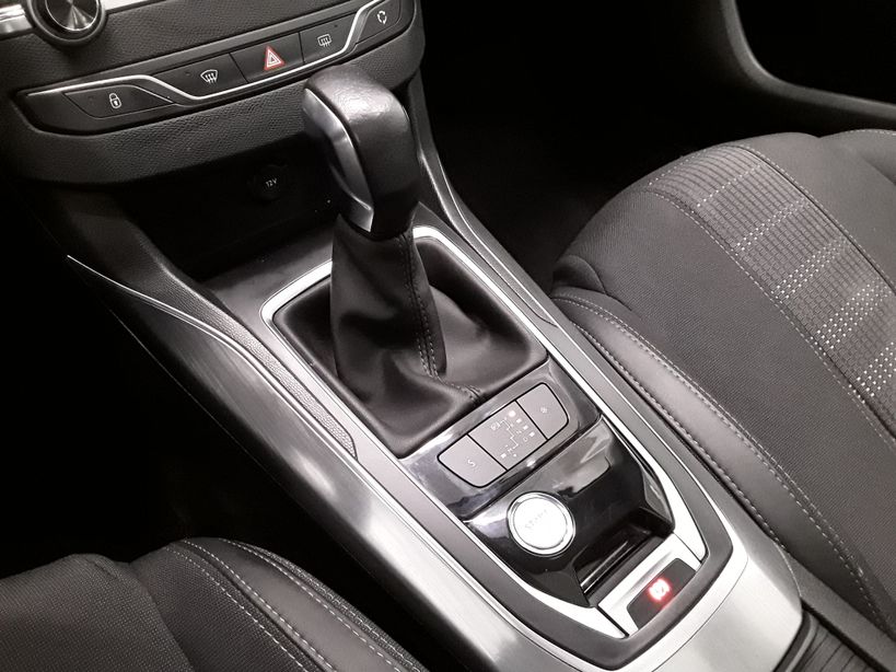 PEUGEOT 308 2018 - Photo n°14