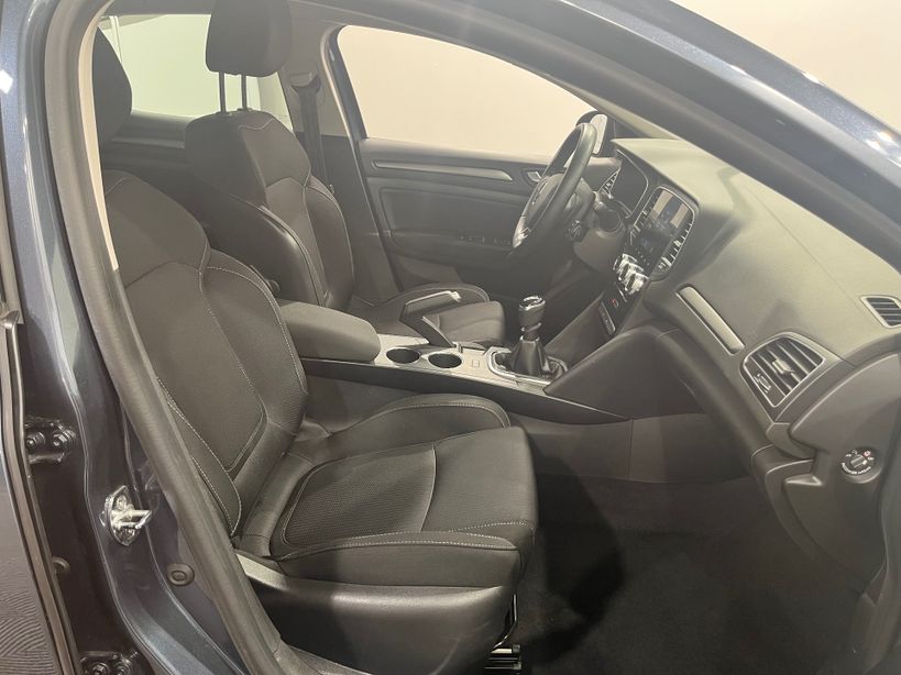 RENAULT MEGANE IV BERLINE 2021 - Photo n°22
