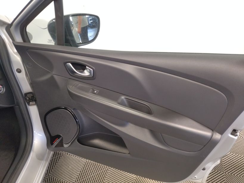 RENAULT CLIO IV 2020 - Photo n°6