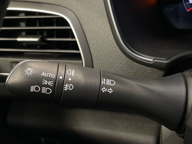 RENAULT MEGANE IV BERLINE 2022 - Photo n°28