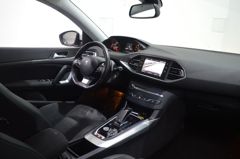 PEUGEOT 308 2018 - Photo n°8