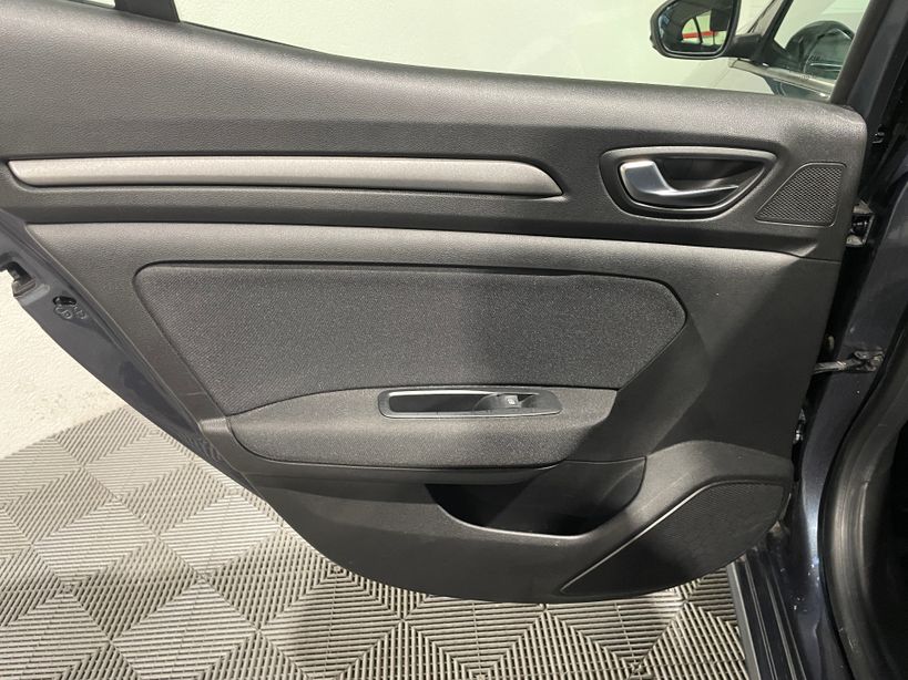 RENAULT MEGANE IV BERLINE 2022 - Photo n°16