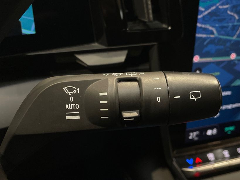 RENAULT MEGANE E TECH 2023 - Photo n°30