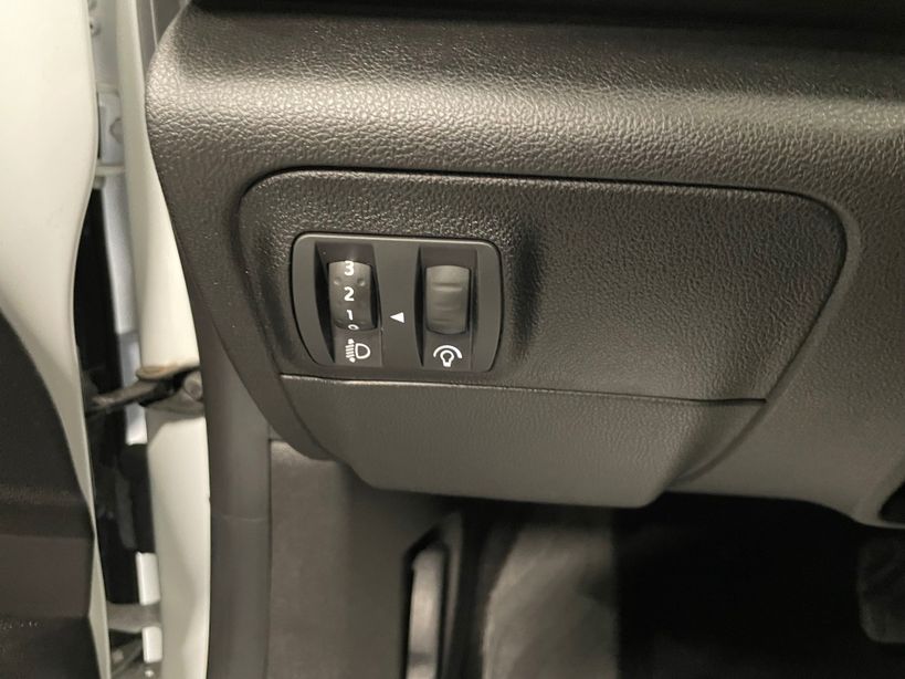 RENAULT MEGANE IV BERLINE 2021 - Photo n°17