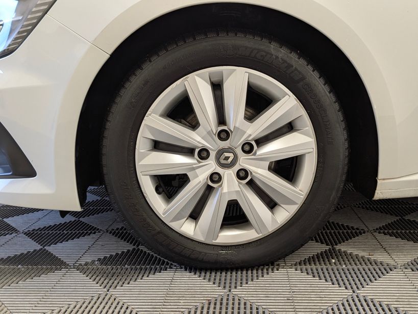 RENAULT MEGANE IV BERLINE 2021 - Photo n°22