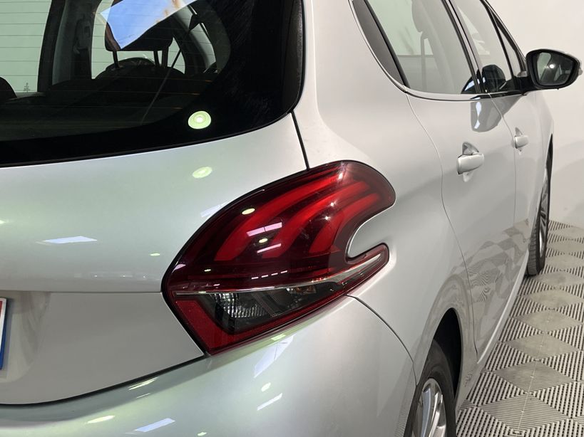 PEUGEOT 208 2016 - Photo n°8