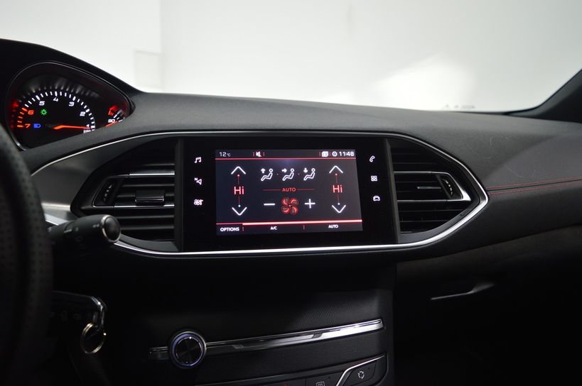 PEUGEOT 308 2019 - Photo n°12