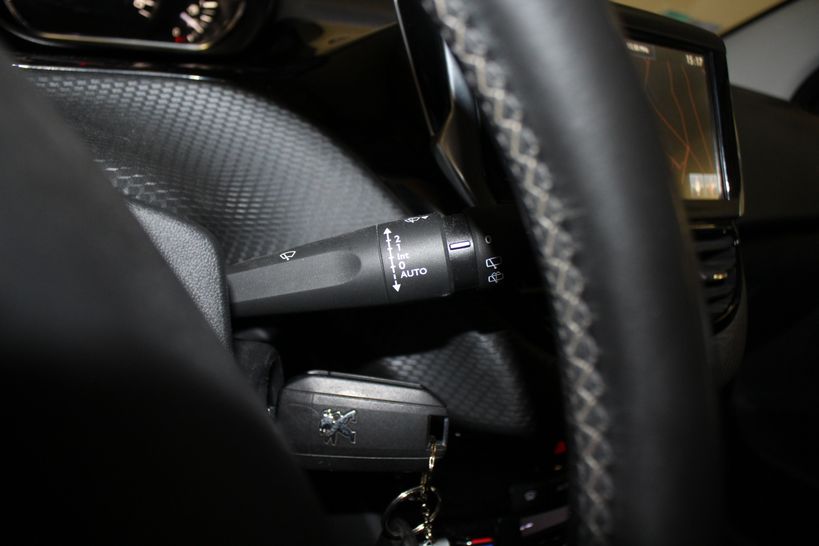 PEUGEOT 208 2015 - Photo n°21
