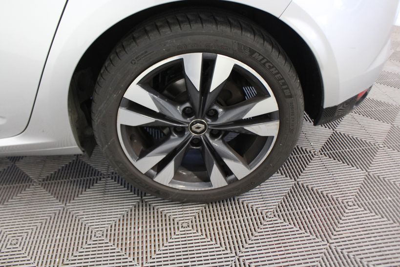 RENAULT MEGANE IV BERLINE 2019 - Photo n°28