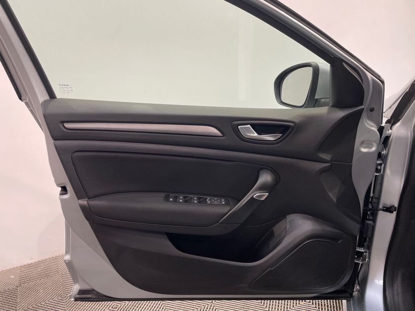 RENAULT MEGANE IV BERLINE 2021 - Photo n°31