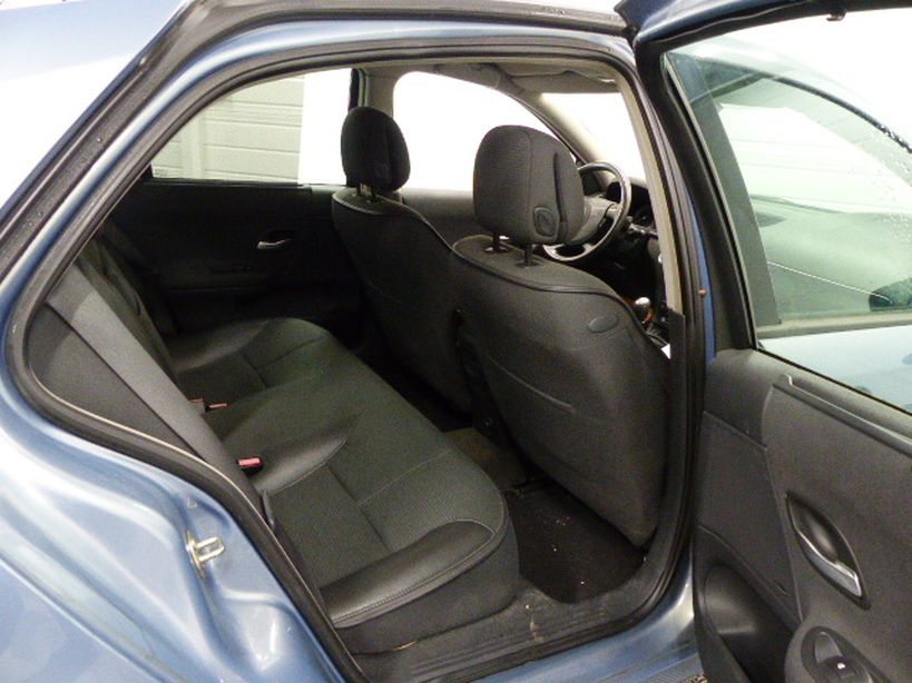 RENAULT LAGUNA 2005 - Photo n°7