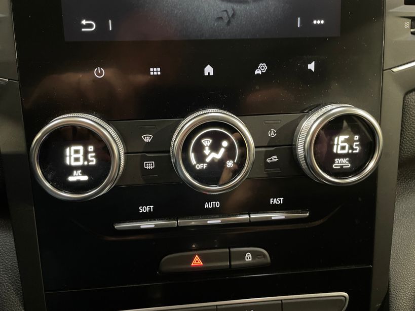 RENAULT MEGANE IV BERLINE 2021 - Photo n°22