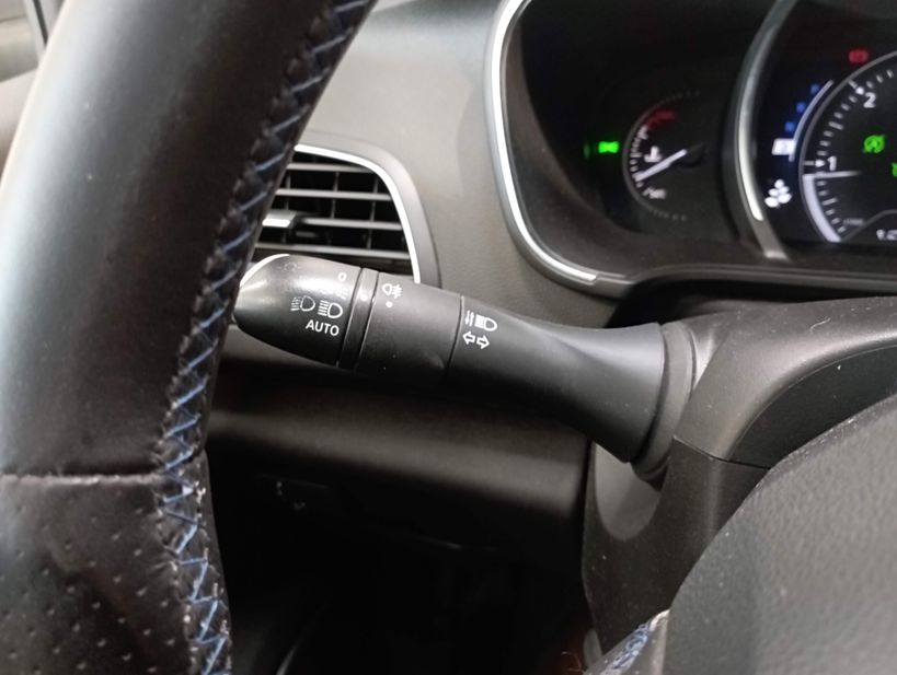 RENAULT MEGANE IV BERLINE 2020 - Photo n°31