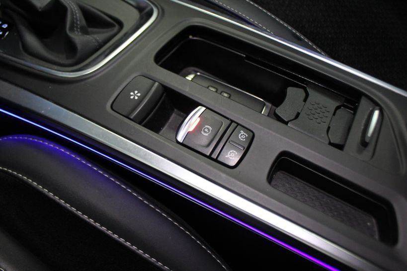 RENAULT MEGANE IV BERLINE 2019 - Photo n°11