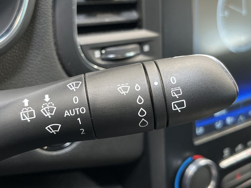 RENAULT MEGANE IV BERLINE 2020 - Photo n°30