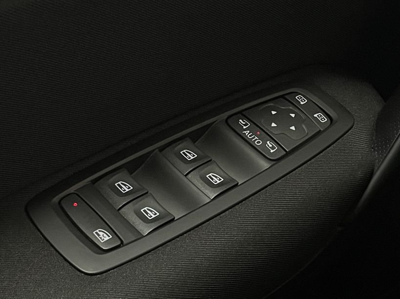 RENAULT MEGANE IV BERLINE 2023 - Photo n°33