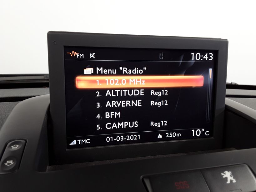PEUGEOT 3008 HYBRID4 2012 - Photo n°29