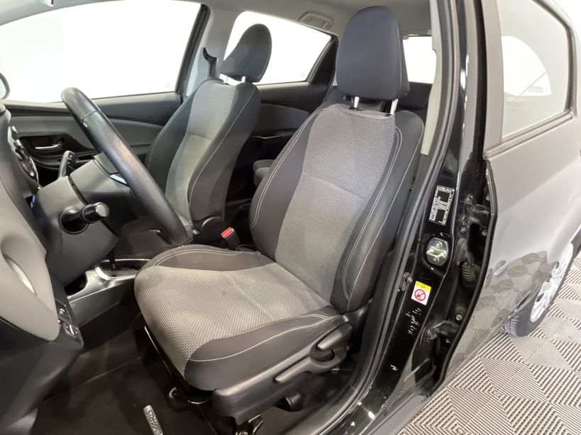 TOYOTA YARIS HYBRIDE 2015 - Photo n°10