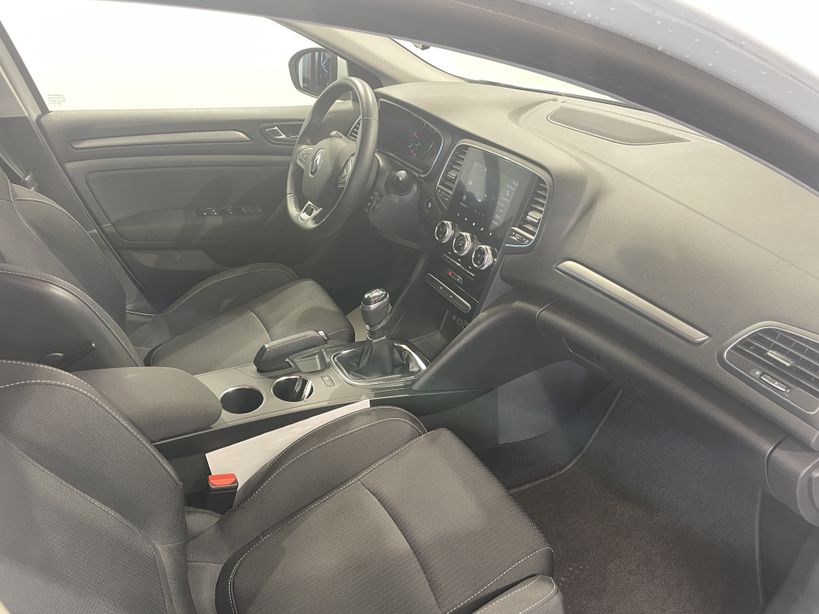 RENAULT MEGANE IV BERLINE 2022 - Photo n°8