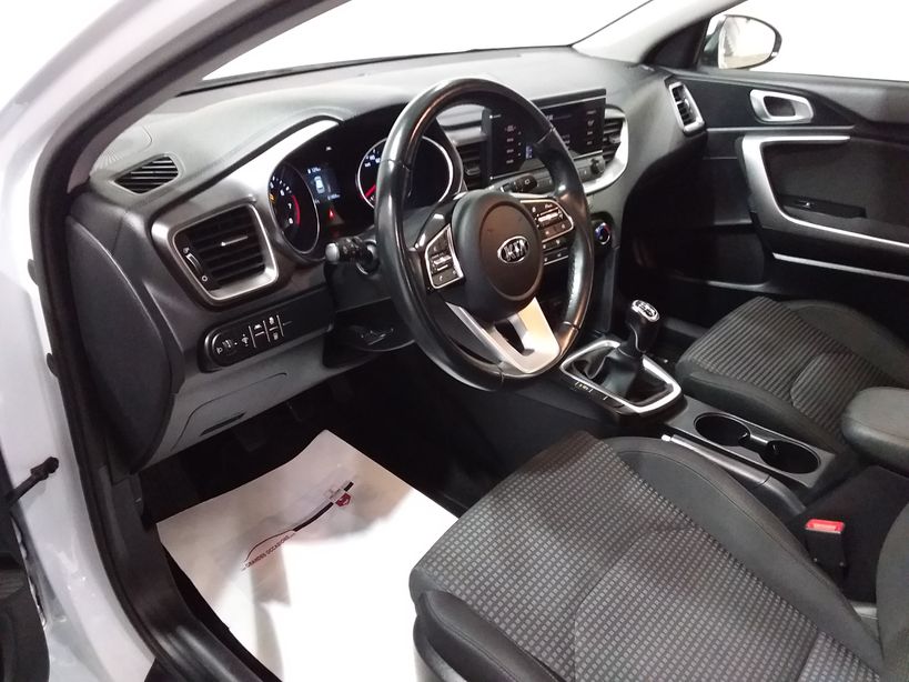 KIA CEED SW 2020 - Photo n°12