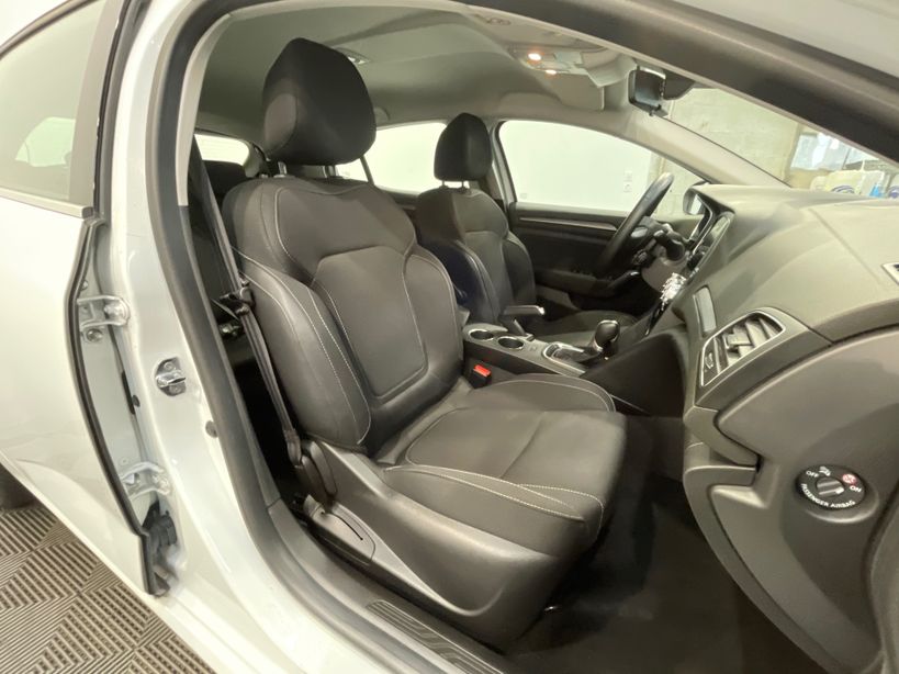 RENAULT MEGANE IV BERLINE 2021 - Photo n°43