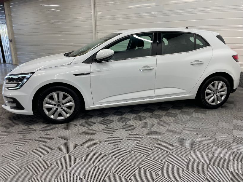 RENAULT MEGANE IV BERLINE 2021 - Photo n°4
