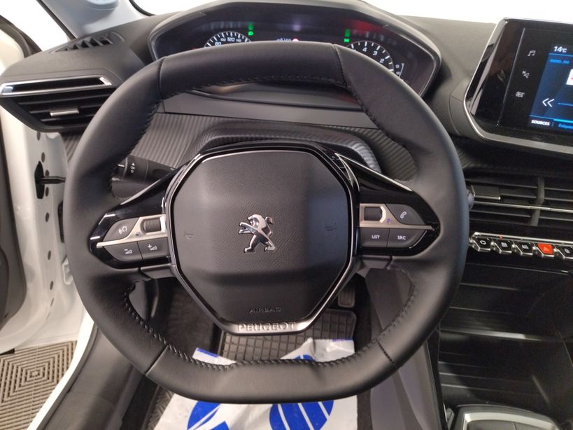 PEUGEOT 208 2022 - Photo n°12