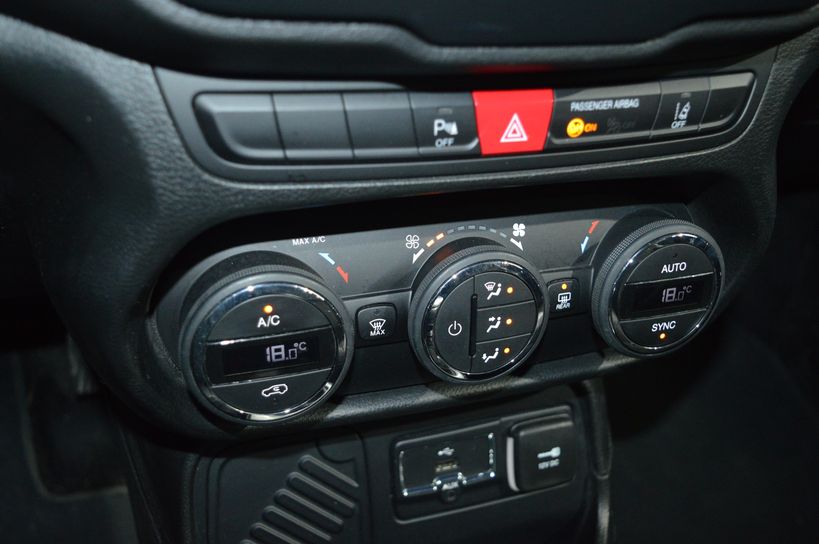 JEEP RENEGADE 2015 - Photo n°15