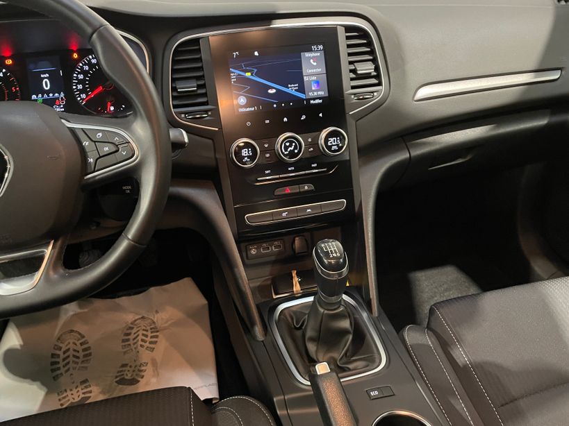 RENAULT MEGANE IV BERLINE 2022 - Photo n°15