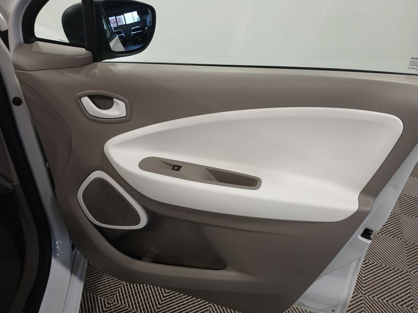 RENAULT ZOE 2017 - Photo n°7