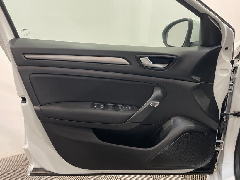 RENAULT MEGANE IV BERLINE 2023 - Photo n°34