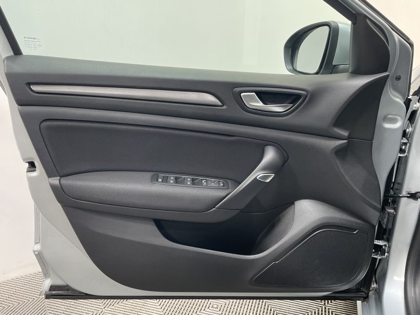 RENAULT MEGANE IV BERLINE 2022 - Photo n°33