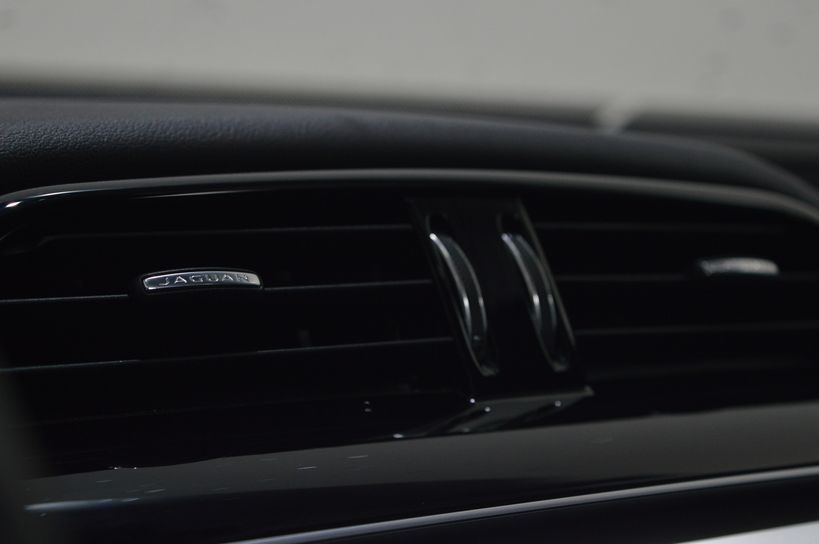 JAGUAR XE 2017 - Photo n°17