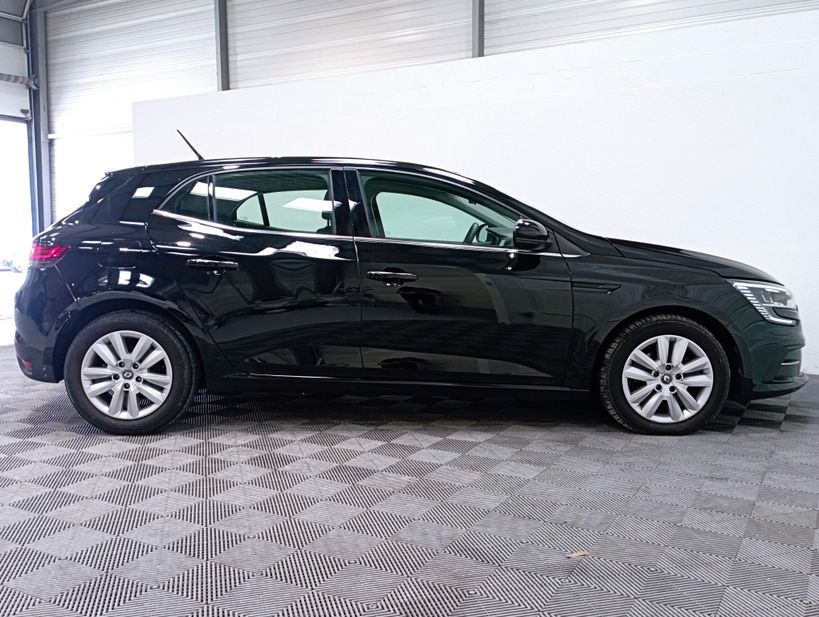 RENAULT MEGANE IV BERLINE 2021 - Photo n°10