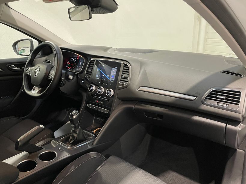 RENAULT MEGANE IV BERLINE 2022 - Photo n°9