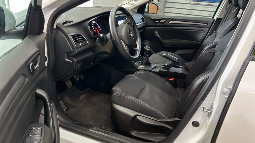 RENAULT MEGANE IV BERLINE 2022 - Photo n°10