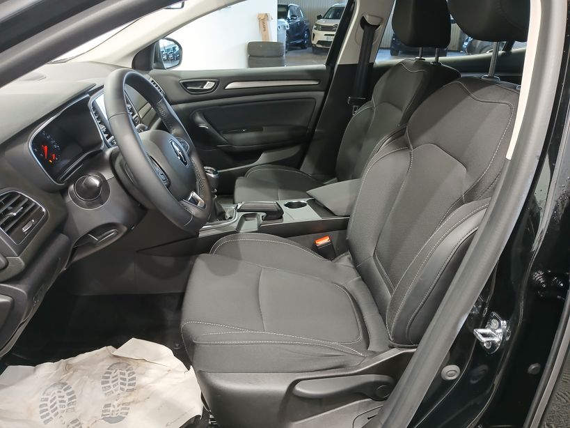RENAULT MEGANE IV BERLINE 2021 - Photo n°11