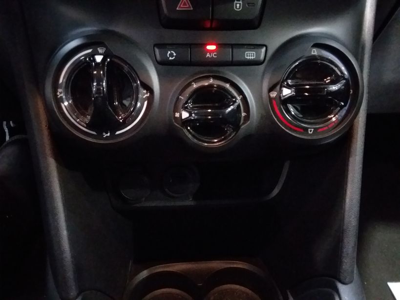 PEUGEOT 208 2020 - Photo n°9