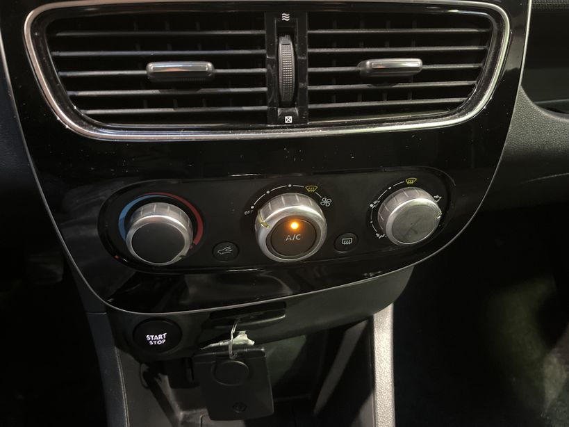 RENAULT CLIO IV 2018 - Photo n°15