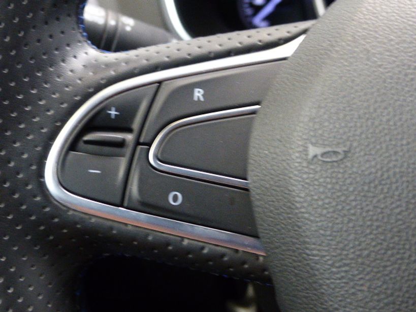 RENAULT MEGANE IV BERLINE 2018 - Photo n°11