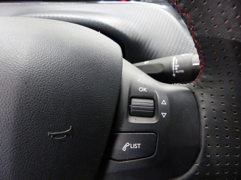 PEUGEOT 208 2017 - Photo n°9