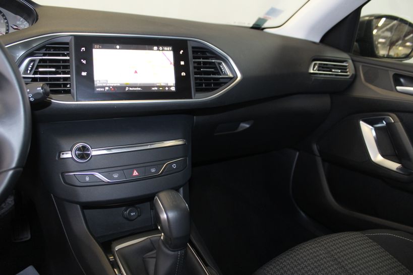 PEUGEOT 308 2018 - Photo n°15