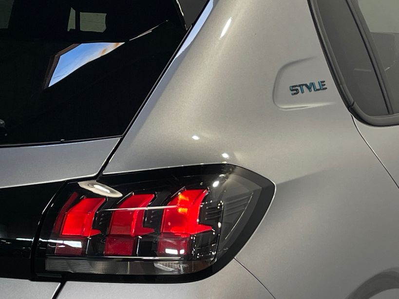 PEUGEOT 208 2023 - Photo n°8