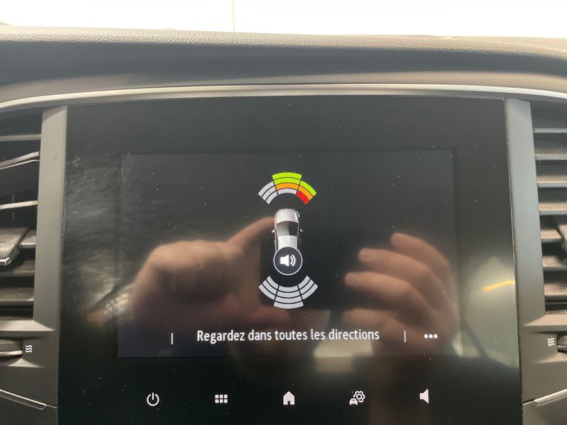 RENAULT MEGANE IV BERLINE 2021 - Photo n°13