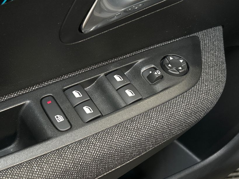 PEUGEOT 208 2023 - Photo n°32