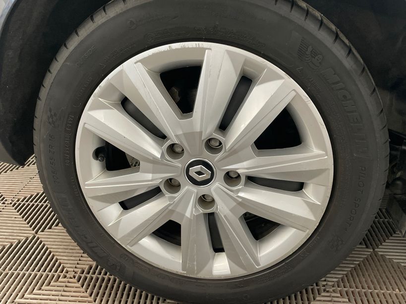 RENAULT MEGANE IV BERLINE 2023 - Photo n°3