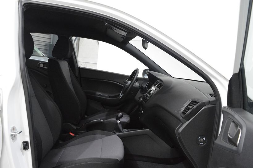HYUNDAI i20 2018 - Photo n°12
